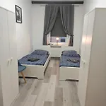 Work And 8 Betten 4 Schlafzimmer 2 Duschen Mit Billiard Und Beamer 아파트 *