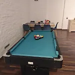 Work And 8 Betten 4 Schlafzimmer 2 Duschen Mit Billiard Und Beamer