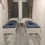 Work And 8 Betten 4 Schlafzimmer 2 Duschen Mit Billiard Und Beamer 아파트 뤼덴샤이드