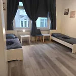 아파트 Work And 8 Betten 4 Schlafzimmer 2 Duschen Mit Billiard Und Beamer 뤼덴샤이드
