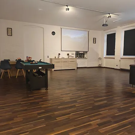 Work And 8 Betten 4 Schlafzimmer 2 Duschen Mit Billiard Und Beamer 뤼덴샤이드