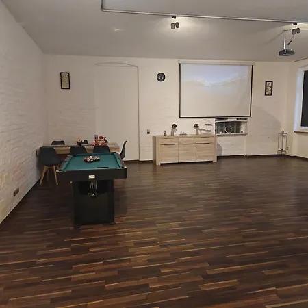 Work And 8 Betten 4 Schlafzimmer 2 Duschen Mit Billiard Und Beamer *