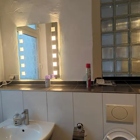 Work And 8 Betten 4 Schlafzimmer 2 Duschen Mit Billiard Und Beamer Apartmán