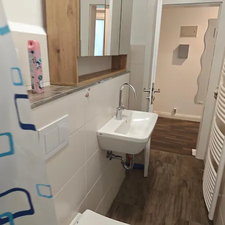 Work And 8 Betten 4 Schlafzimmer 2 Duschen Mit Billiard Und Beamer Apartmán