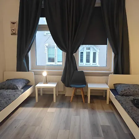 Work And 8 Betten 4 Schlafzimmer 2 Duschen Mit Billiard Und Beamer Apartmán Lüdenscheid