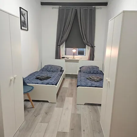 Work And 8 Betten 4 Schlafzimmer 2 Duschen Mit Billiard Und Beamer Apartmán *