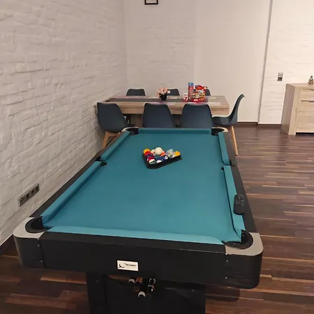 Work And 8 Betten 4 Schlafzimmer 2 Duschen Mit Billiard Und Beamer