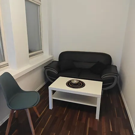 Work And 8 Betten 4 Schlafzimmer 2 Duschen Mit Billiard Und Beamer Apartmán