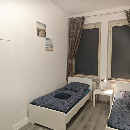 Work And 8 Betten 4 Schlafzimmer 2 Duschen Mit Billiard Und Beamer Apartmán *
