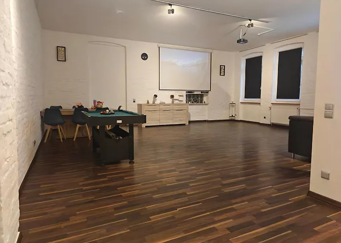 Work And 8 Betten 4 Schlafzimmer 2 Duschen Mit Billiard Und Beamer Lüdenscheid