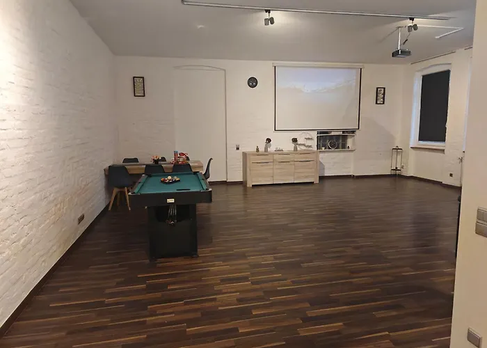 Work And 8 Betten 4 Schlafzimmer 2 Duschen Mit Billiard Und Beamer *