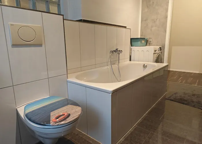 Work And 8 Betten 4 Schlafzimmer 2 Duschen Mit Billiard Und Beamer