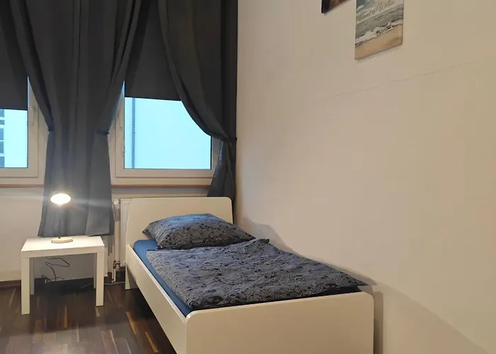 Work And 8 Betten 4 Schlafzimmer 2 Duschen Mit Billiard Und Beamer