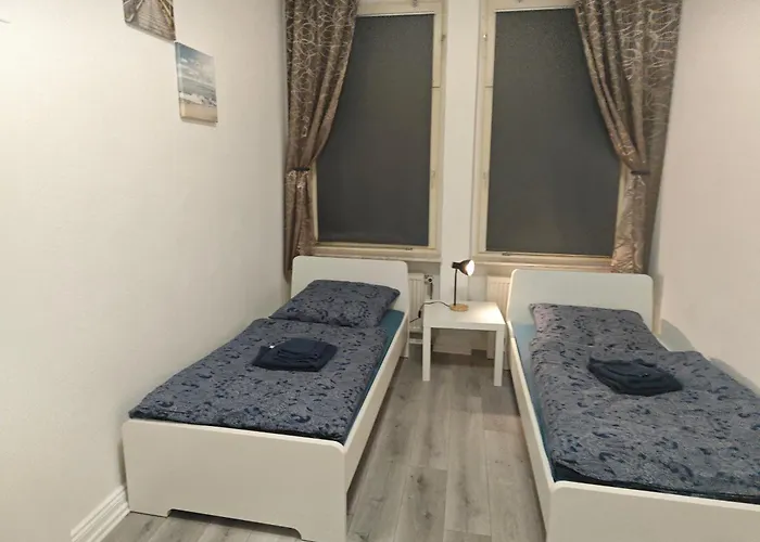 Work And 8 Betten 4 Schlafzimmer 2 Duschen Mit Billiard Und Beamer *