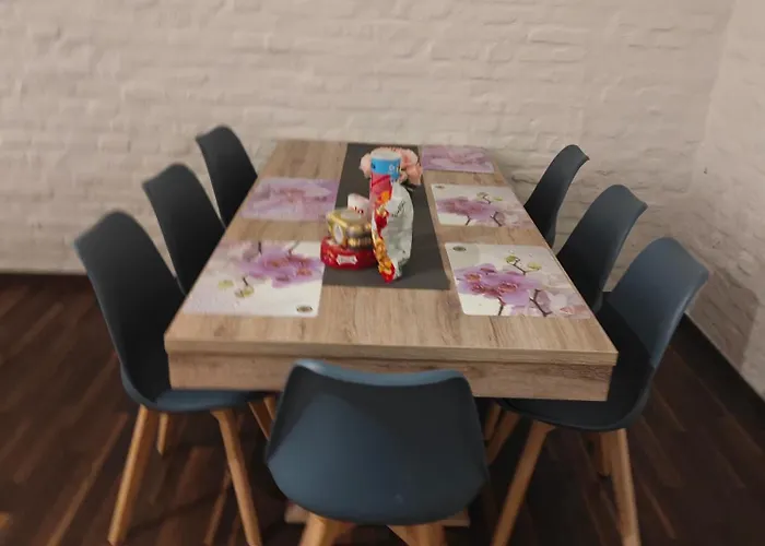 Work And 8 Betten 4 Schlafzimmer 2 Duschen Mit Billiard Und Beamer *