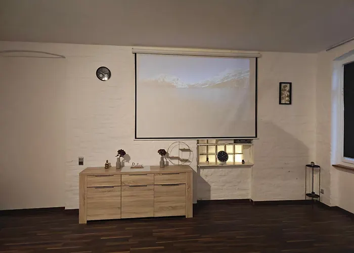 Work And 8 Betten 4 Schlafzimmer 2 Duschen Mit Billiard Und Beamer *