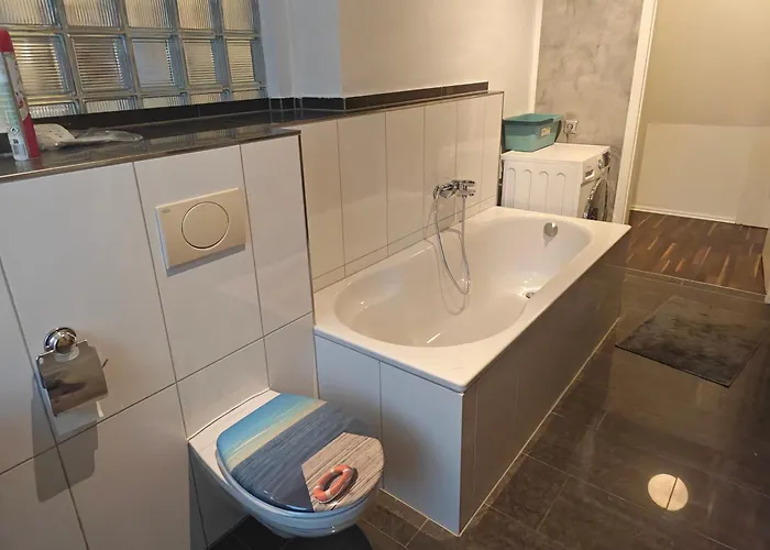 Work And 8 Betten 4 Schlafzimmer 2 Duschen Mit Billiard Und Beamer